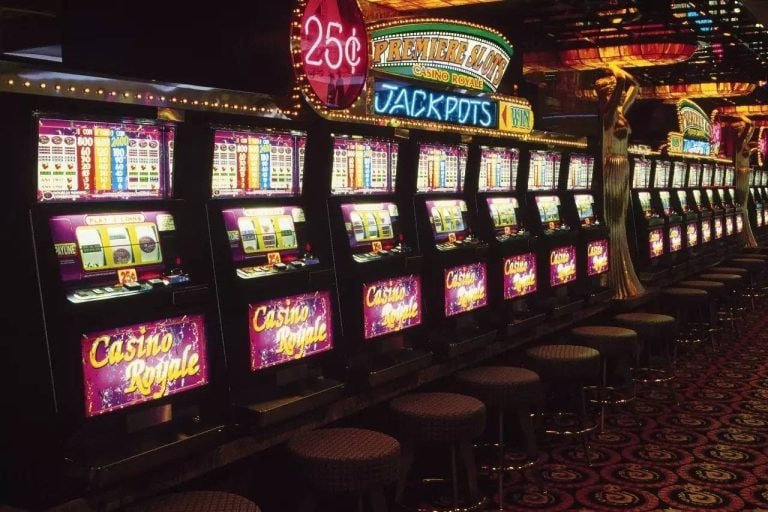 CQ9 Mahjong Ways slot interface showing cascading symbols and free-spin activation
