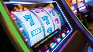 Wild West Gold slot interface showing five-reel layout and bonus trigger symbols